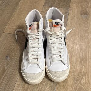 Nike Blazer Sneakers